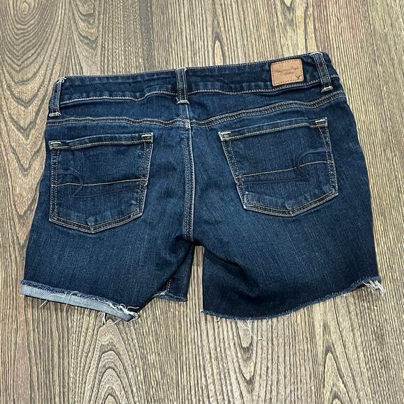 American Eagle Cut-Off Jean Shorts Mid Rise Stretch Denim Dark Wash Blue Size 6 - Picture 7 of 7